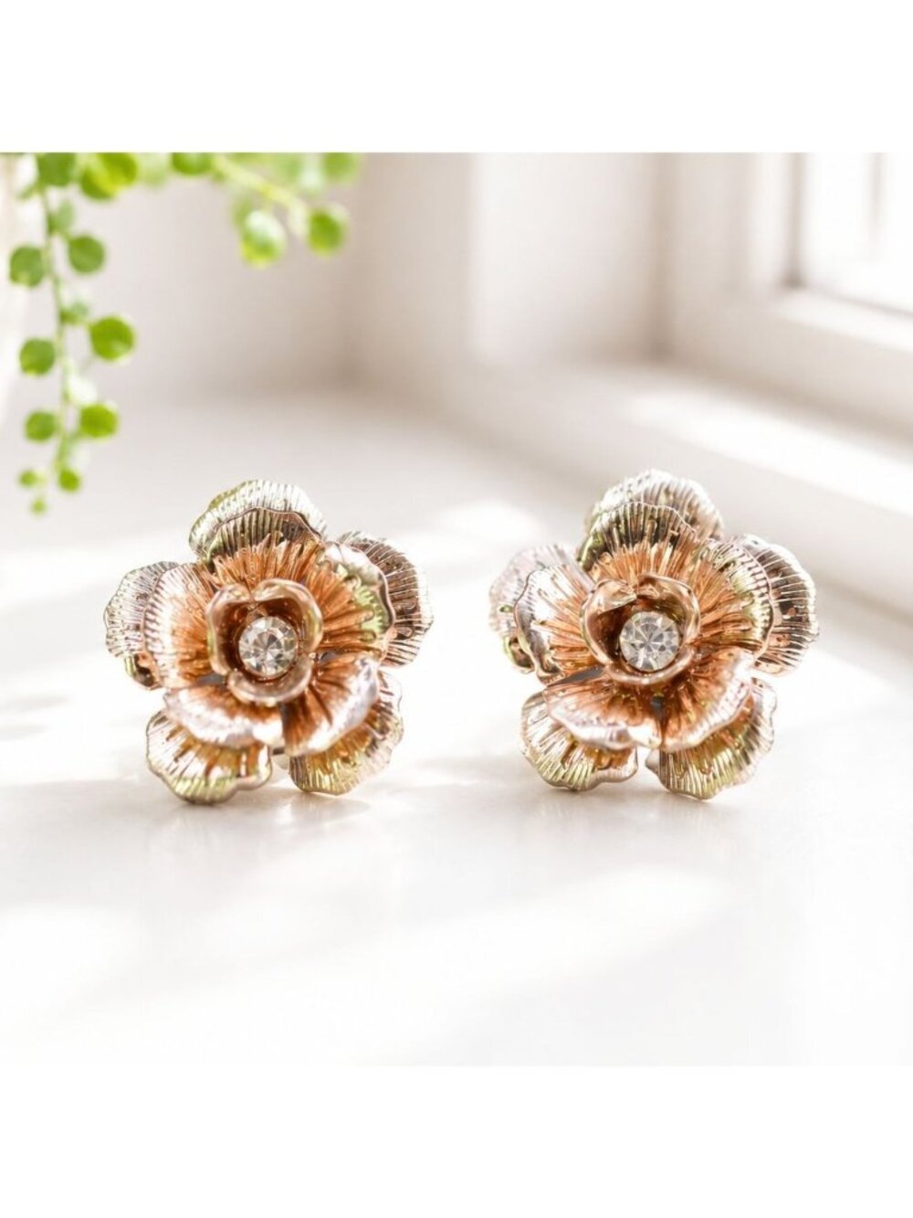 Gold-Tone Vintage Flower Stud Earrings With Rhinestones